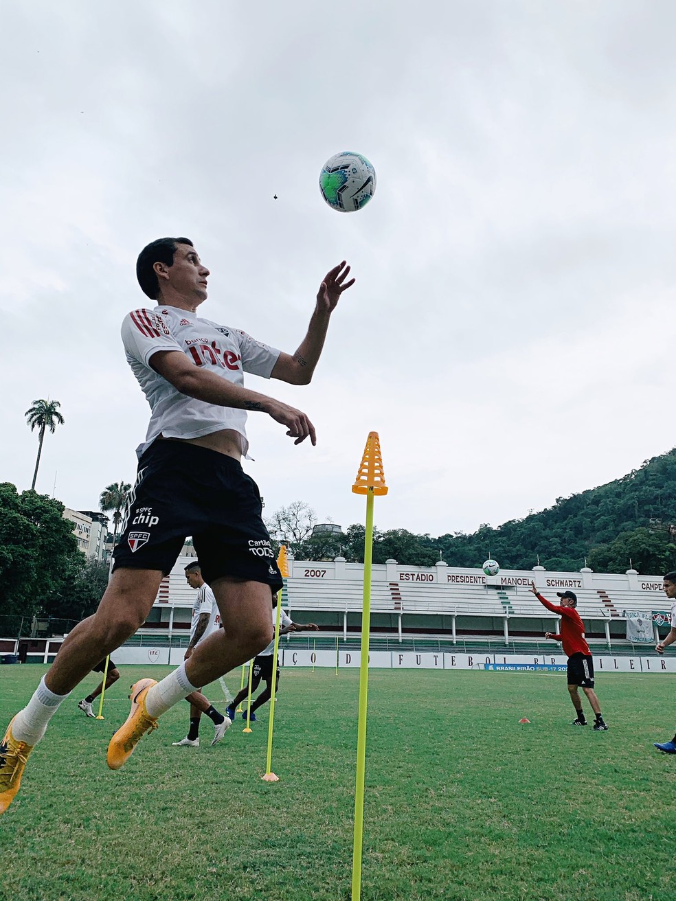 Após vitória sobre o Flamengo São Paulo se reapresenta e fica no Rio de Janeiro até sexta