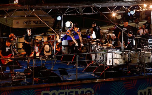 Parangolé faz show intenso na capital baiana