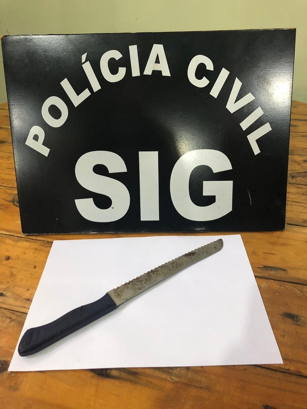 Faca que sobrinho usou para matar idosa, após estuprá-la, em Nova Andradina (MS). — Foto: Divulgação/Polícia Civil