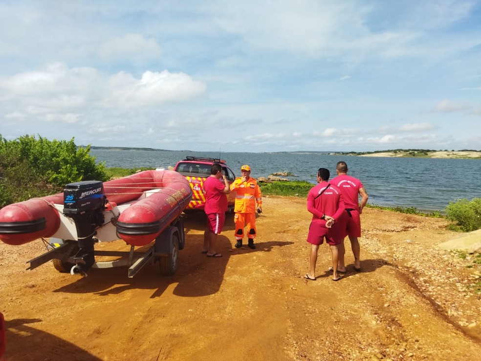 Buscas pelo pescador desaparecido seguem por toda esta quinta-feira (23) — Foto: Corpo de Bombeiros