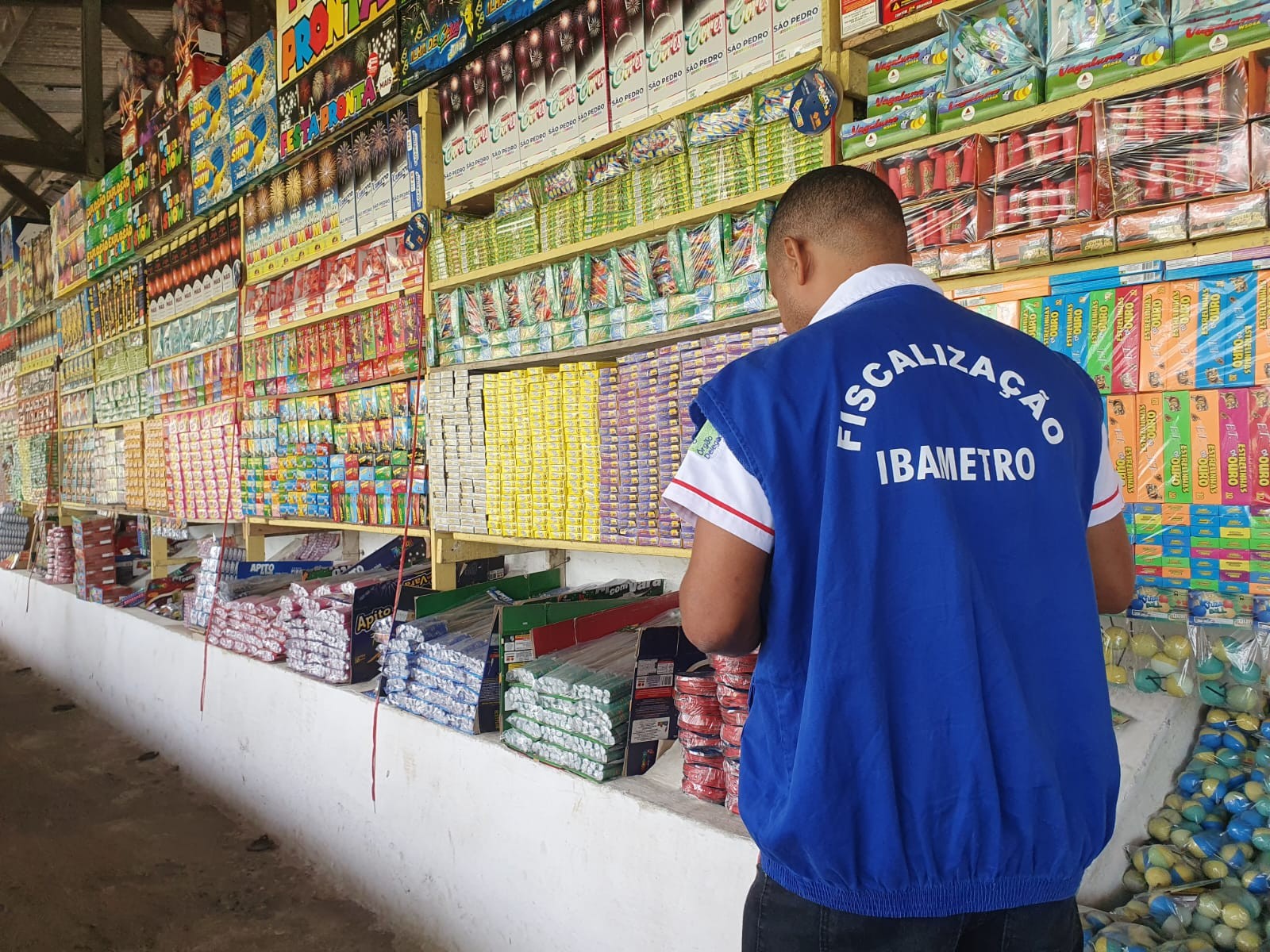 Pontos de vendas de fogos para festas juninas começam a ser fiscalizados na Bahia
