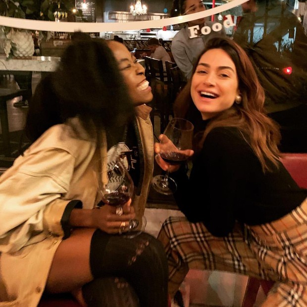 Thaila Ayala se diverte em Los Angeles com amiga  (Foto: Reprodução/ Instagram )