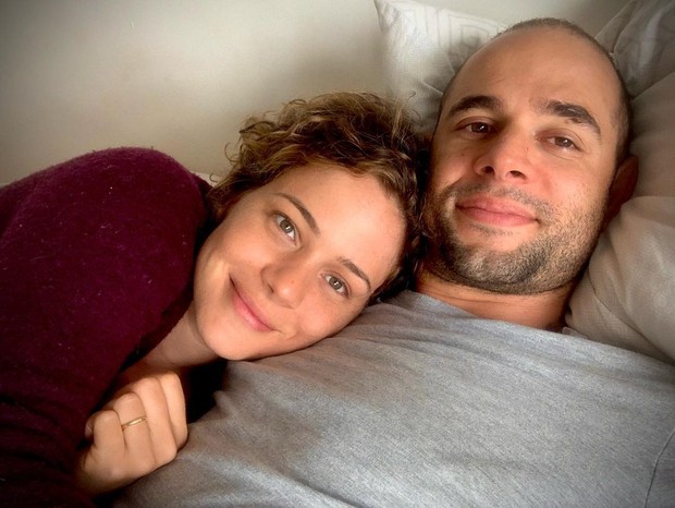Leandra Leal e o namorado, Guilherme Burgos (Foto: Reprodução/Instagram)