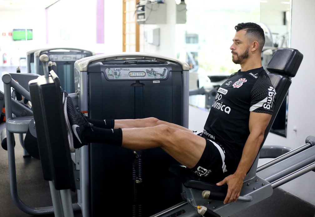 Após sequência como titular, Corinthians faz primeiro jogo sem Giuliano