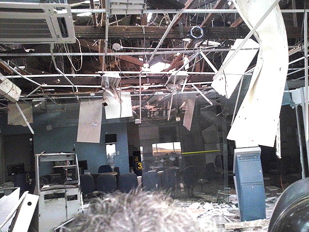 Interior da agência bancária em Lima Campos (MA) ficou destruído (Foto: Divulgação / Polícia Civil)