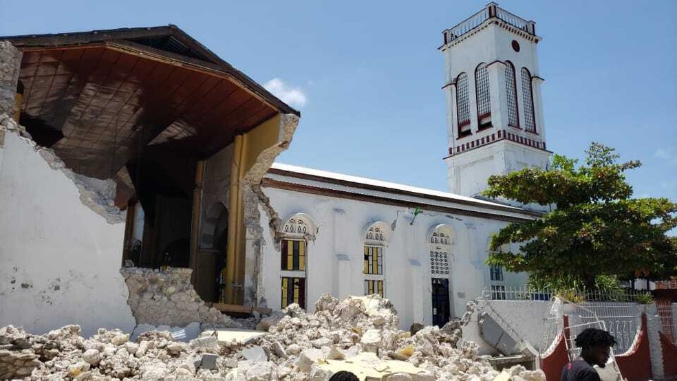 Igreja destruida após terremoto no Haiti no sábado 14/08 — Foto: Associated Press