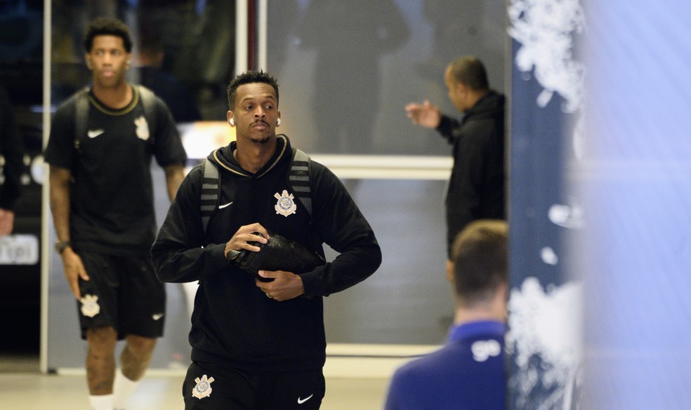 Rescisão de contrato é um cenário possível para o atacante Jô? Entenda