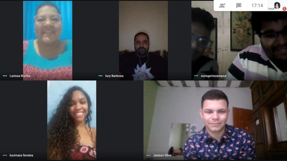 Alunos acompanham as aulas pela internet — Foto: Arquivo pessoal