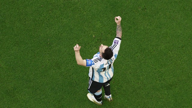 Messi festeja gol pela Argentina contra a Arábia Saudita