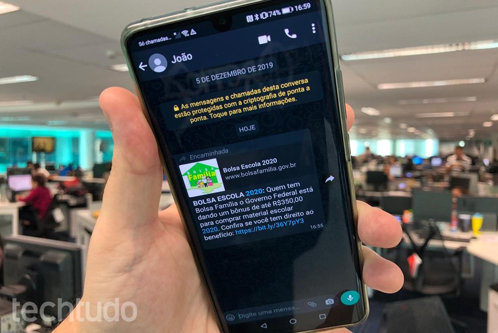 Novo golpe que circula no WhatsApp é direcionado a beneficiários do Bolsa Família — Foto: Rubens Achilles/TechTudo