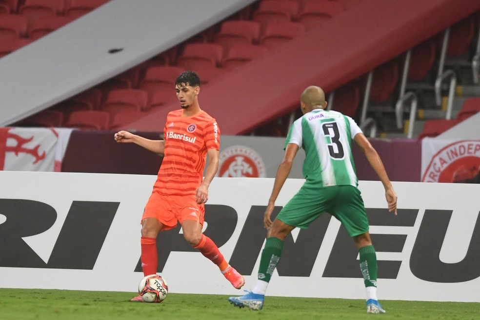 Johnny, em ação pelo Inter contra o Juventude — Foto: Ricardo Duarte/Divulgação Inter