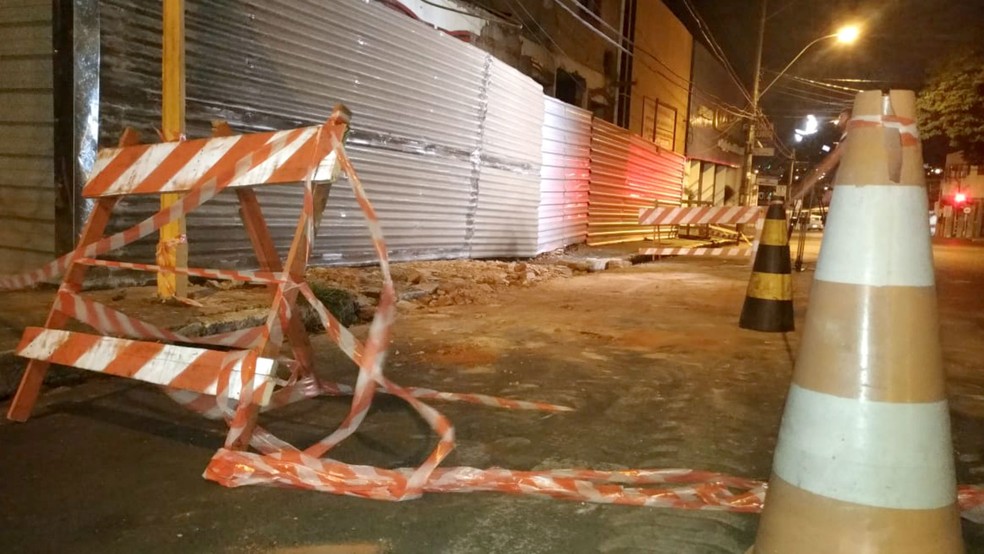 Após trabalho da perícoa, local do acidente foi interditado — Foto: Fernando Savioli/TV TEM