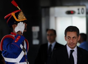 O ex-presidente francês, Nicolas Sarkozy, deixa o Palácio do Planalto após visita a presidente Dilma (Foto: EFE)