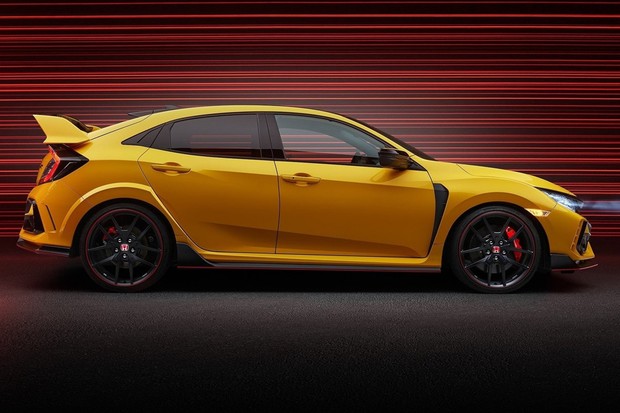 Civic Type R tem para-lamas alargados e carroceria hatch (Foto: Divulgação)