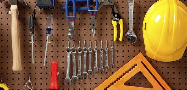 Na garagem, Organize chaves de fenda, alicates, martelos e demais ferramentas, deixando-os sempre ao alcance das mãos (Foto: Divulgação)