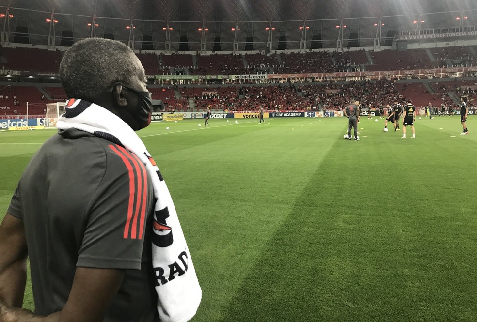 Massagista do Flamengo, Denir tem tumor no cérebro retirado em operação