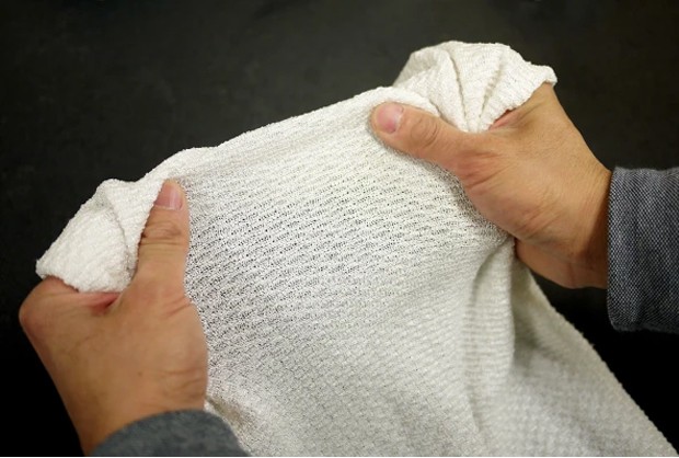 O tecido é adaptável para qualquer uso, pode ser tingido e lavado da máquina (Foto: Universidade de Maryland/ Reprodução)