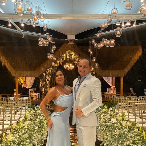 Gretchen e Esdras de Souza no casamento de Vivi Araújo nesta sexta-feira (3) (Foto: Instagram/Reprodução)
