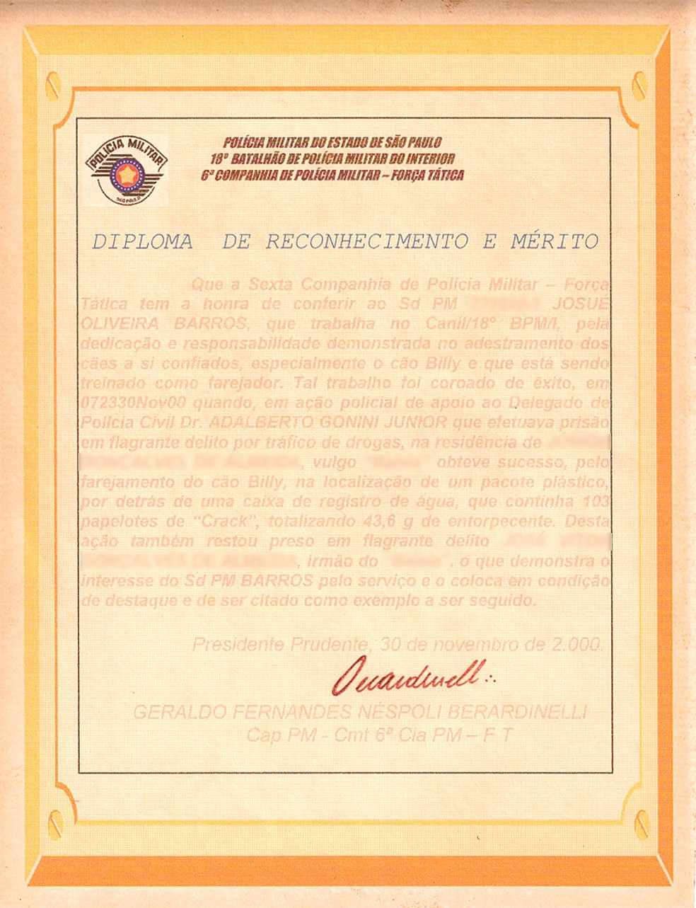 Ocorrência de Billy com o condutor PM Barros rendeu um diploma de reconhecimento — Foto: Reprodução/Arquivo pessoal/Josué Oliveira Barros