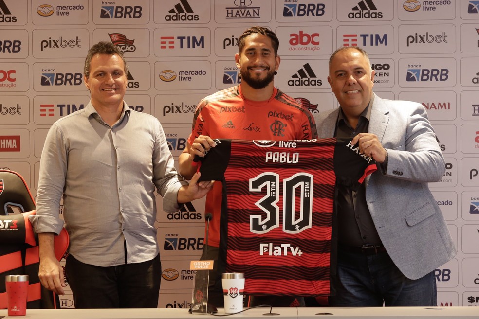 Pablo é apresentado como reforço do Flamengo — Foto: Gilvan de Souza/Flamengo