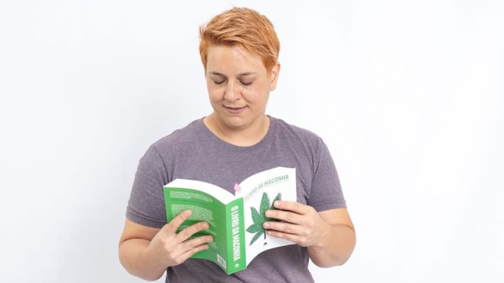 Nathália Carreira Cardoso concluiu este ano um curso de prescritores do óleo de cannabis medicinal para pets  — Foto: Nathália Carreira Cardoso /Arquivo Pessoal