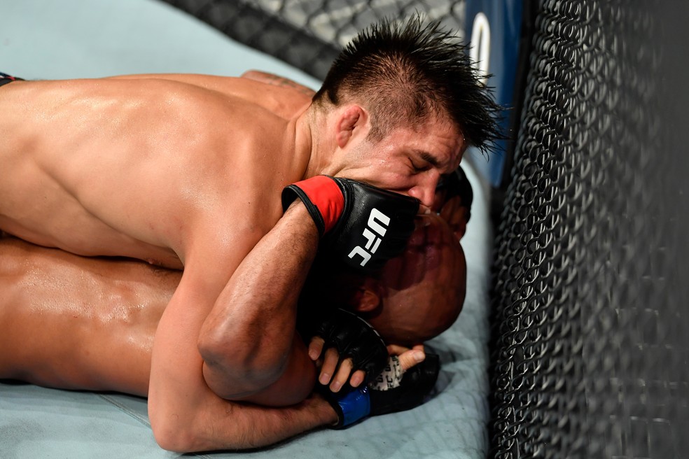 Wrestling de Cejudo fez a diferença contra Johnson (Foto: Getty Images)