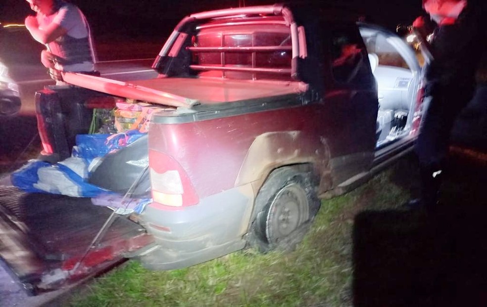 Motorista é preso com mais de 400 kg de maconha após acionar cortina de fumaça em Itatinga — Foto: Polícia Rodoviária/Divulgação