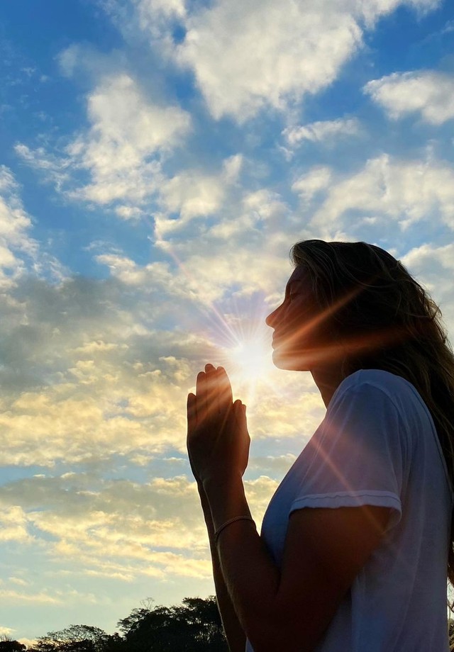 Gisele Bündchen reflete momento difícil no mundo e pede corrente de orações (Foto: Reprodução/Instagram)