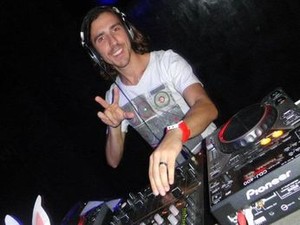 G1 - DJ Budah Moderno comanda a festa ‘Nostalgia’ em Aracaju - notícias ...