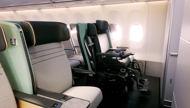 Projeto permite acoplar cadeira de rodas motorizada a assento de avião (Foto: Divulgação)