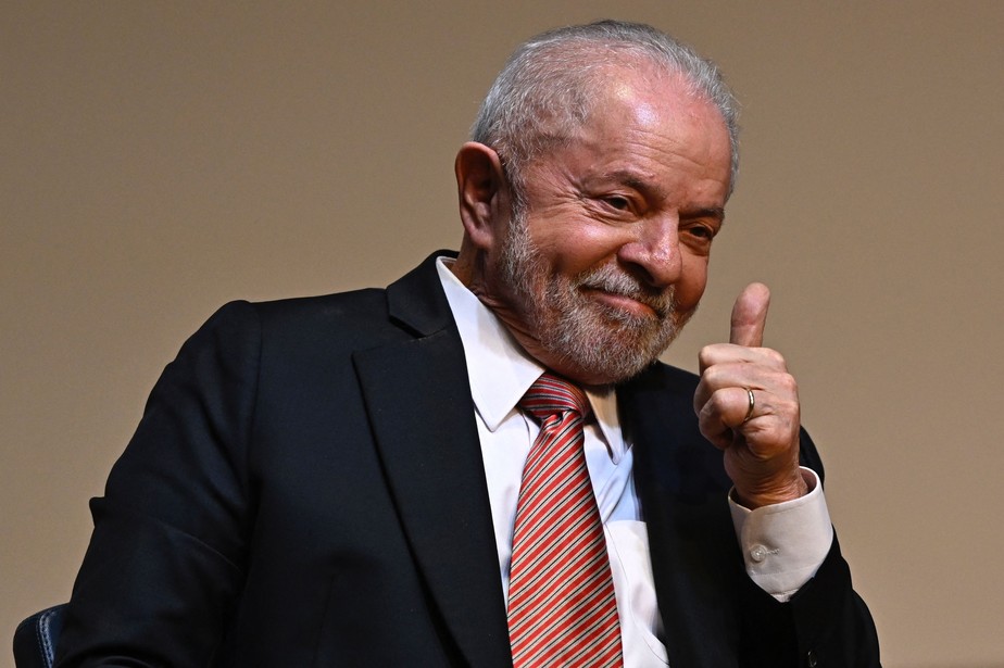 Lula durante cerimônia de posse de Aloizio Mercadante como presidente do BNDES