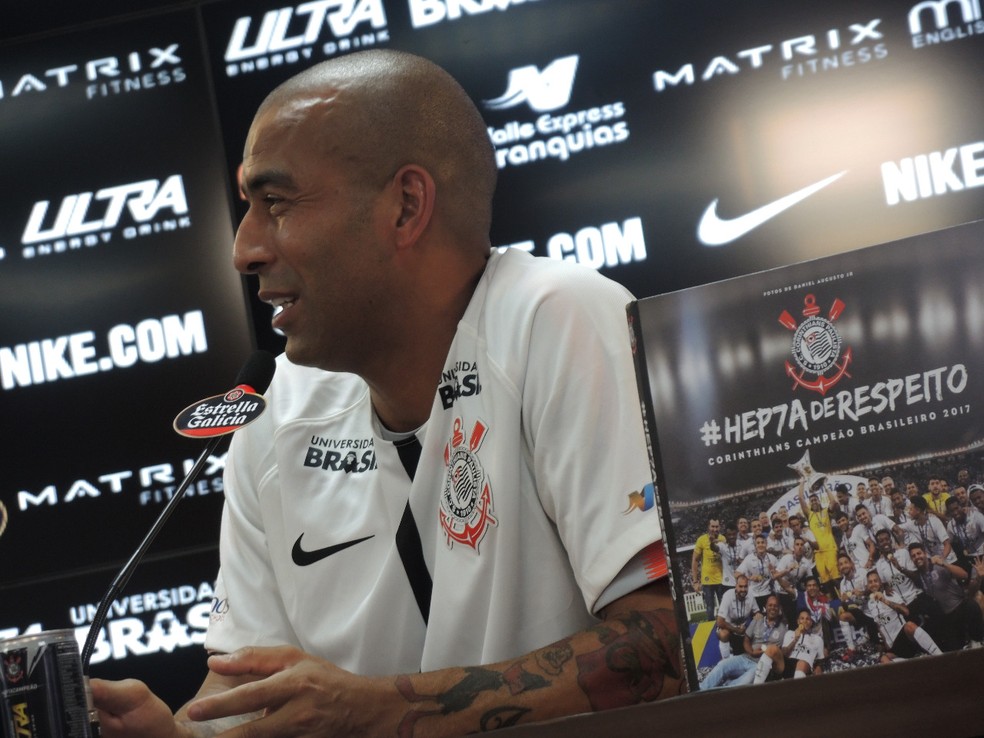 Emerson Sheik foi apresentado no Corinthians na sexta-feira (Foto: Marcelo Braga)