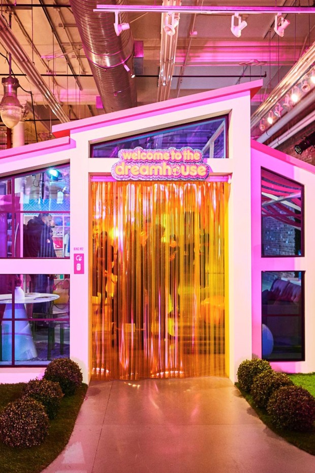 Casa da Barbie em tamanho real é construída dentro da Galeries