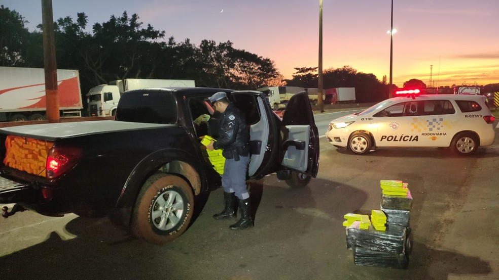 Polícia Rodoviária apreendeu 985,37 quilos de maconha em Florínea (SP) — Foto: Redes Sociais/Reprodução