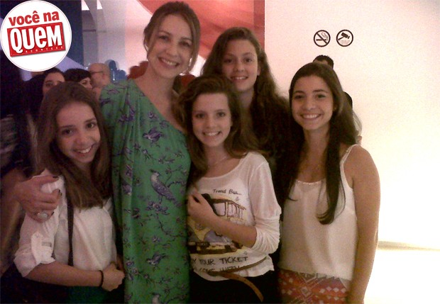 Carô Sarli, Fernanda Ferreira, Marina Ferreira e Mariana Sarli com Luana Piovani “Ela é linda e foi muuuuito simpática! E ainda defende boas causas”, diz Caro (Foto: Reprodução )