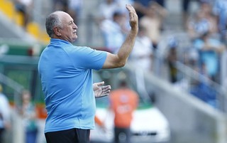 Felipão admite frustração com reta final e rasga elogios a técnico do Inter