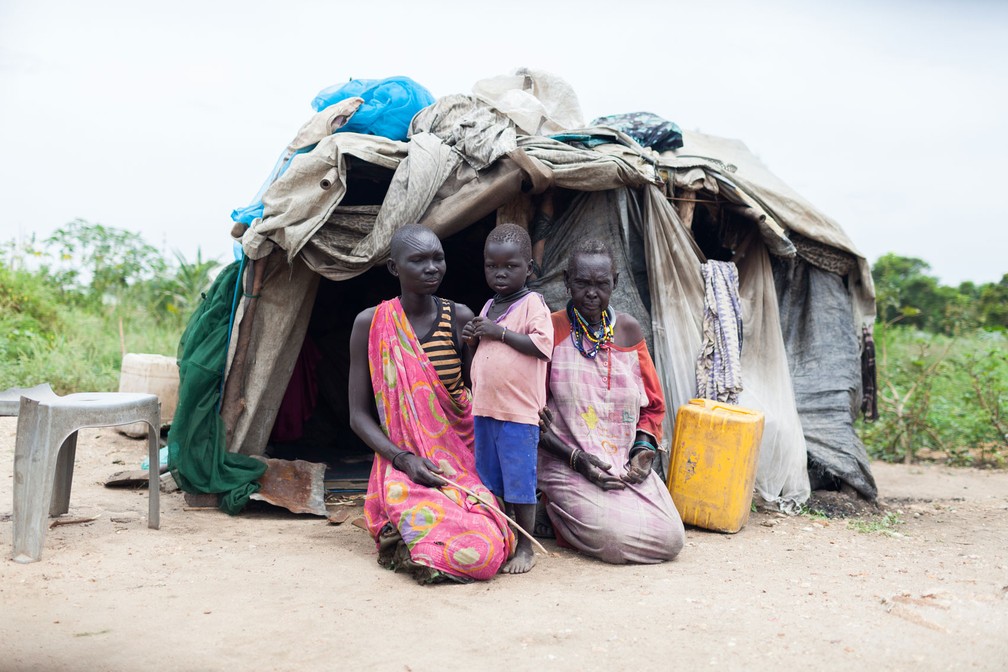 Deslocados internos do Sudão do Sul vivem em cemitério na capital Juba (Foto: Bruno Feder)