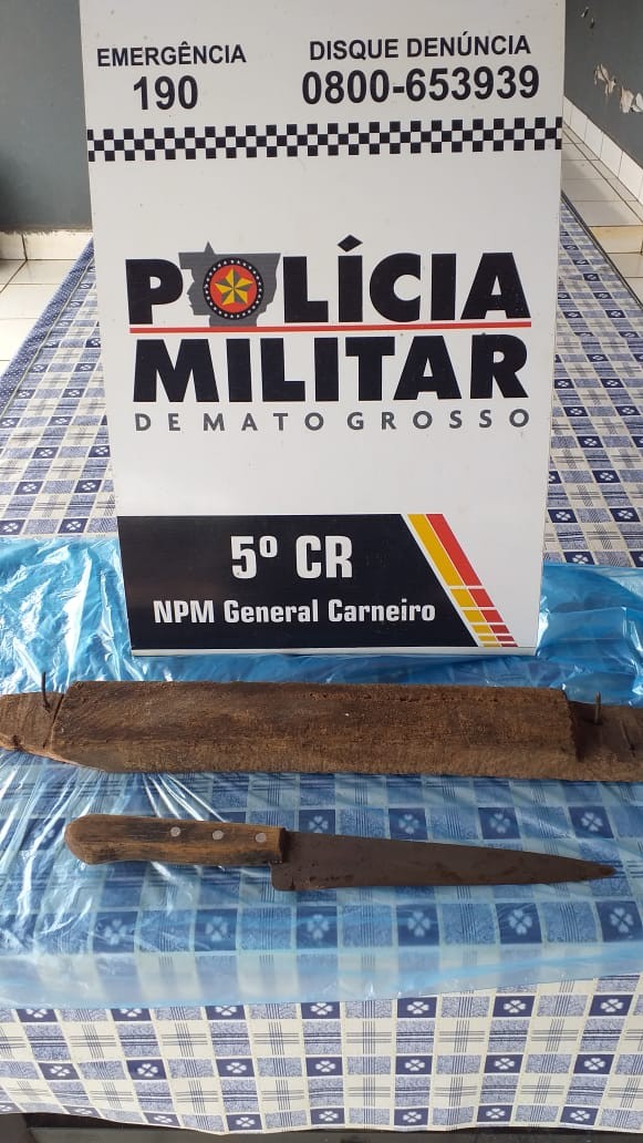 Homem é preso suspeito de esfaquear a mulher dele e agredi-la com pedaço de madeira em MT