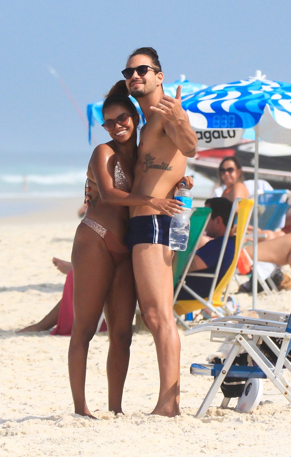 Jeniffer Nascimento e Jean Amorim na Praia da Barra (Foto: Fabricio Pioyani/AgNews)