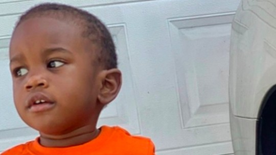Corpo de menino de 2 anos é encontrado na boca de jacaré na Flórida; pai é indiciado pela morte