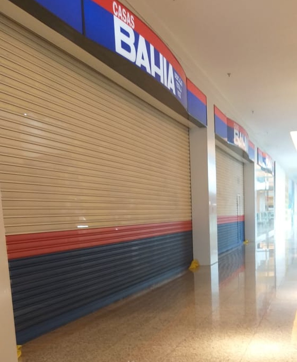 Dupla armada assalta loja de móveis e eletrodomésticos em shopping de