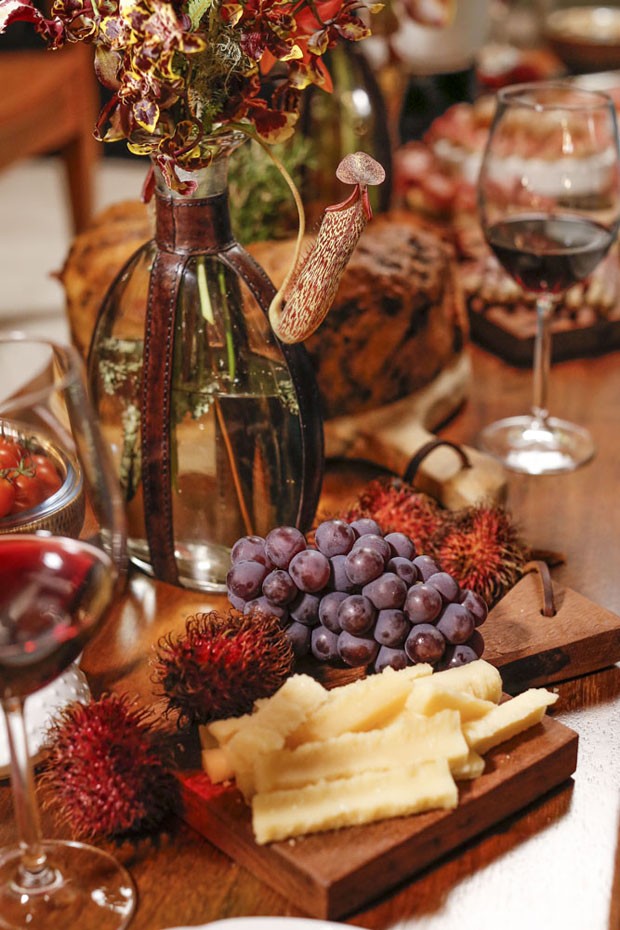 Noite de queijos e vinhos: como montar a decoração da mesa (Foto: Julio Acevedo)