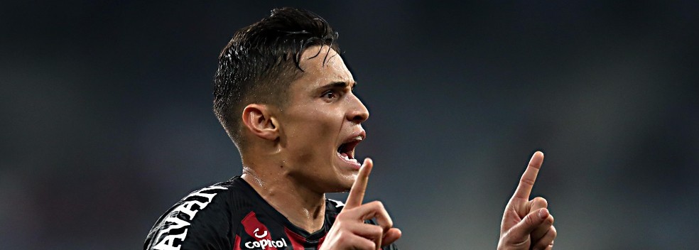 Raphael Veiga fará falta ao Atlético-PR. Ele marcou um um gol e deu uma assistência contra o Inter (Foto: Albari Rosa/Gazeta do Povo)