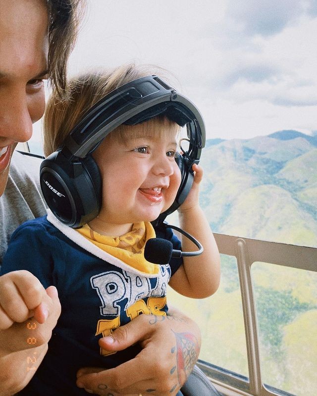 Gabi Brandt faz sessão de fotos com Davi em passeio de helicóptero (Foto: Reprodução/Instagram)