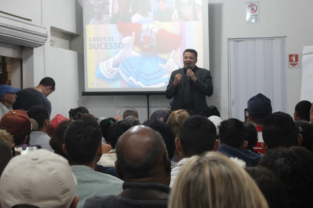 Salão ficou cheio para ver palestra do Bozo dos anos 80 — Foto: Matheus Fazolin/G1