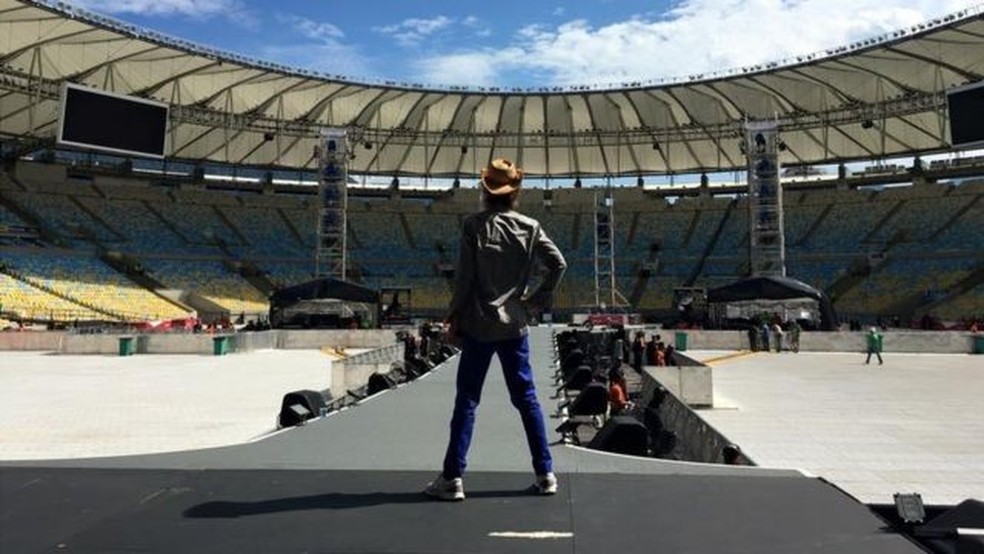 Mick Jagger na passagem de som no Maracanã em 2016 — Foto: Divulgação via BBC
