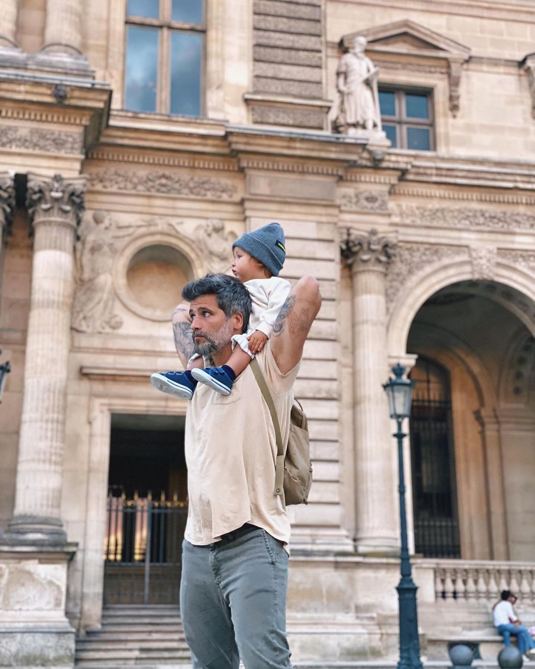 Giovanna Ewbank e Bruno Gagliasso passeiam por Paris com os filhos (Foto: Reprodução/Instagram)