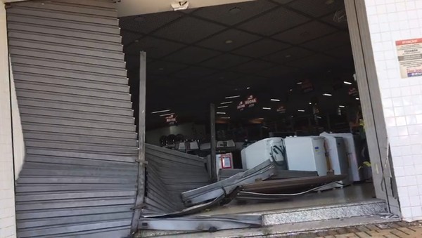 Loja de utensílios domésticos é alvo de gangue da marcha ré em Brodowski — Foto: Reprodução/ EPTV