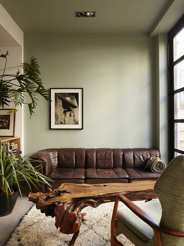 Decoração de sala com sofá marrom: 10 ambientes para se inspirar (Foto: Reprodução)