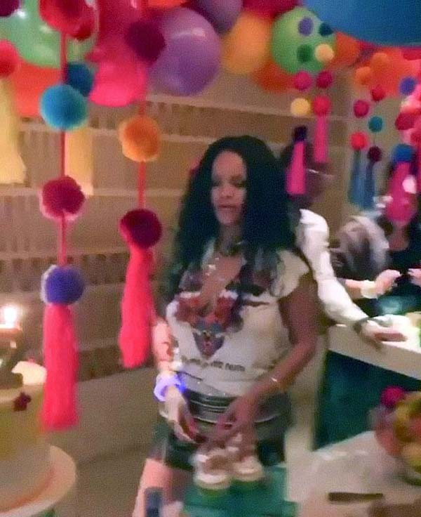 Aniversário de 32 anos da cantora Rihanna no México (Foto: Instagram)